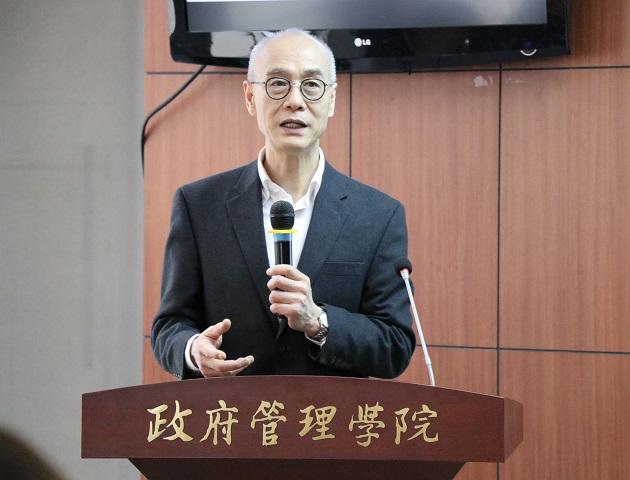 徐湘林老师主旨演讲.JPG 徐湘林老师主旨演讲.JPG